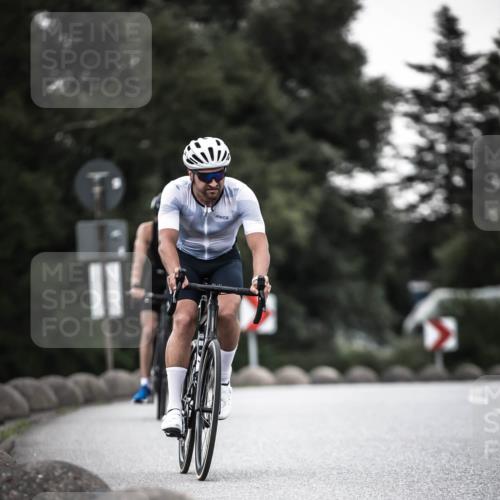 21.06.2026 - 29. Vierlanden-Triathlon H.Heesch http://msf.ph/oto/9899875 21.06.2026 10:08:12 Radfahren 38, 371, 373 meine-sportfotos.de