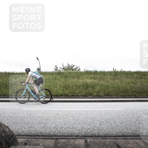 21.06.2026 - 29. Vierlanden-Triathlon H.Heesch http://msf.ph/oto/9899945 21.06.2026 11:55:00 Radfahren 900, 901 meine-sportfotos.de