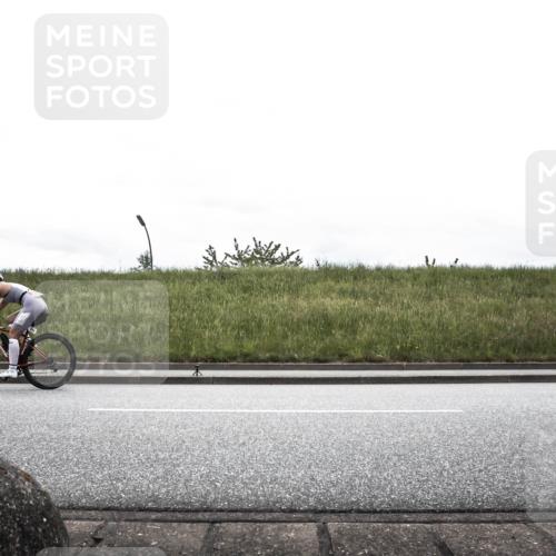 21.06.2026 - 29. Vierlanden-Triathlon H.Heesch http://msf.ph/oto/9900003 21.06.2026 11:56:20 Radfahren 17, 273, 704, 887 meine-sportfotos.de