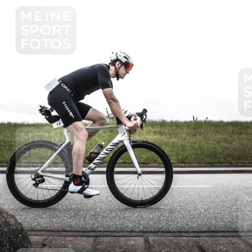 21.06.2026 - 29. Vierlanden-Triathlon H.Heesch http://msf.ph/oto/9900006 21.06.2026 11:56:23 Radfahren 17, 644, 704, 887 meine-sportfotos.de