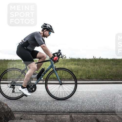 21.06.2026 - 29. Vierlanden-Triathlon H.Heesch http://msf.ph/oto/9900009 21.06.2026 11:56:28 Radfahren 17, 644, 704, 785, 887 meine-sportfotos.de