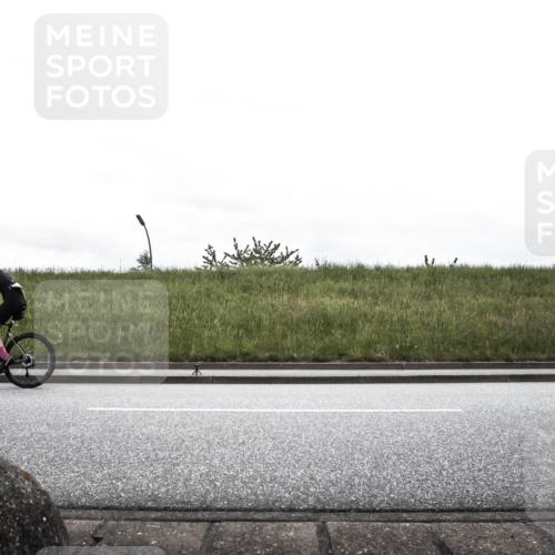 21.06.2026 - 29. Vierlanden-Triathlon H.Heesch http://msf.ph/oto/9900037 21.06.2026 11:56:53 Radfahren 243, 750, 879 meine-sportfotos.de