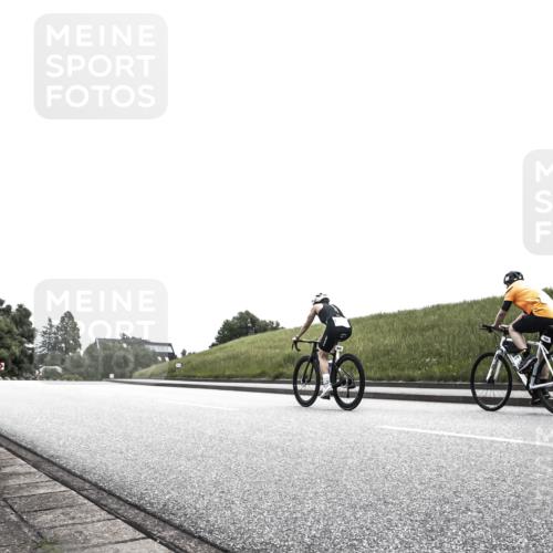21.06.2026 - 29. Vierlanden-Triathlon H.Heesch http://msf.ph/oto/9900048 21.06.2026 12:39:43 Radfahren 859, 870 meine-sportfotos.de