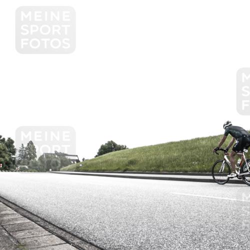 21.06.2026 - 29. Vierlanden-Triathlon H.Heesch http://msf.ph/oto/9900102 21.06.2026 12:44:12 Radfahren 692 meine-sportfotos.de