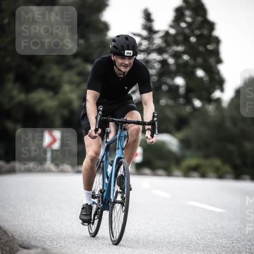 21.06.2026 - 29. Vierlanden-Triathlon H.Heesch http://msf.ph/oto/9900126 21.06.2026 10:08:37 Radfahren 82, 358 meine-sportfotos.de