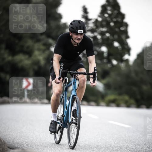 21.06.2026 - 29. Vierlanden-Triathlon H.Heesch http://msf.ph/oto/9900129 21.06.2026 10:08:37 Radfahren 82, 358 meine-sportfotos.de