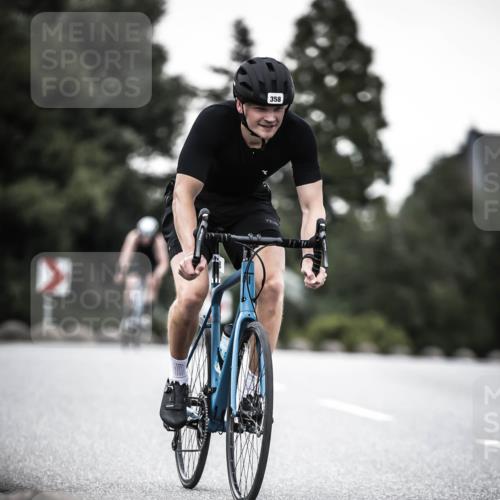 21.06.2026 - 29. Vierlanden-Triathlon H.Heesch http://msf.ph/oto/9900132 21.06.2026 10:08:37 Radfahren 82, 358 meine-sportfotos.de