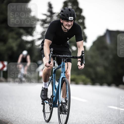 21.06.2026 - 29. Vierlanden-Triathlon H.Heesch http://msf.ph/oto/9900135 21.06.2026 10:08:37 Radfahren 82, 358 meine-sportfotos.de