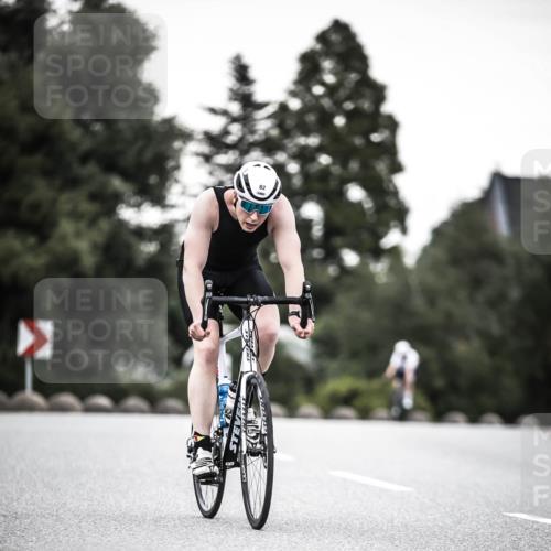 21.06.2026 - 29. Vierlanden-Triathlon H.Heesch http://msf.ph/oto/9900143 21.06.2026 10:08:40 Radfahren 82, 212, 277, 358 meine-sportfotos.de