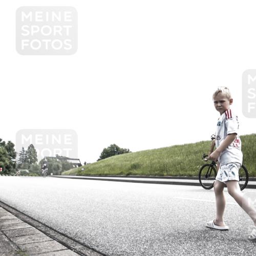 21.06.2026 - 29. Vierlanden-Triathlon H.Heesch http://msf.ph/oto/9900177 21.06.2026 12:48:03 Radfahren  meine-sportfotos.de