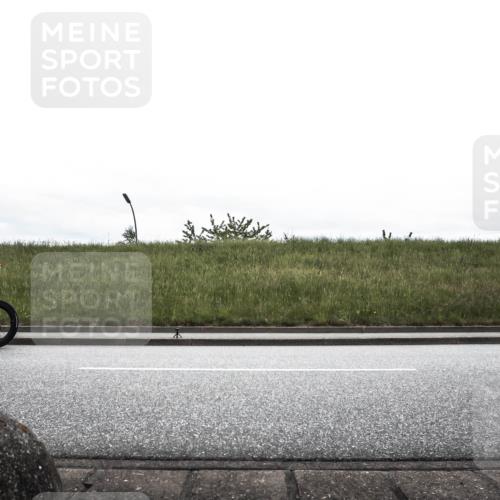 21.06.2026 - 29. Vierlanden-Triathlon H.Heesch http://msf.ph/oto/9900200 21.06.2026 12:01:36 Radfahren 277, 665, 719 meine-sportfotos.de