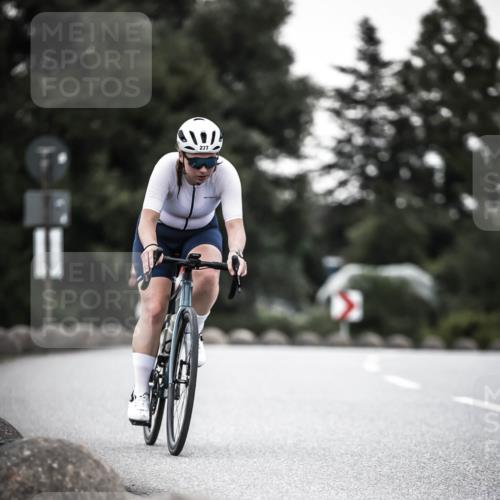 21.06.2026 - 29. Vierlanden-Triathlon H.Heesch http://msf.ph/oto/9900202 21.06.2026 10:08:47 Radfahren 30, 212, 269, 277 meine-sportfotos.de