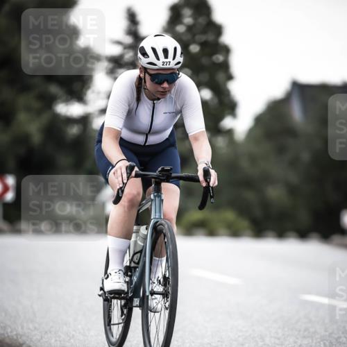 21.06.2026 - 29. Vierlanden-Triathlon H.Heesch http://msf.ph/oto/9900230 21.06.2026 10:08:48 Radfahren 30, 212, 269, 277 meine-sportfotos.de