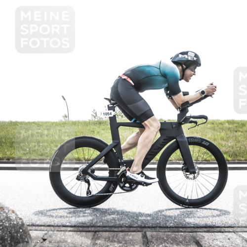 21.06.2026 - 29. Vierlanden-Triathlon H.Heesch http://msf.ph/oto/9900271 21.06.2026 13:06:44 Radfahren 1054, 1075, 1084 meine-sportfotos.de