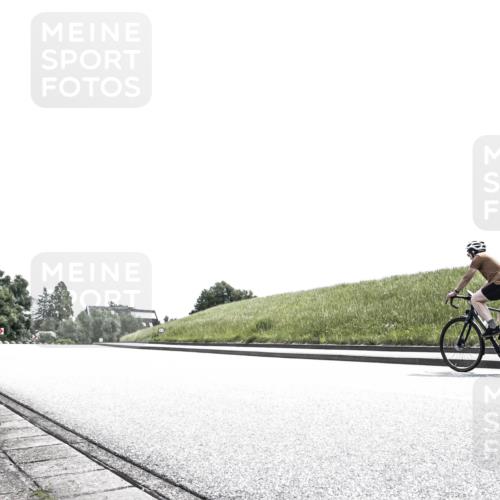 21.06.2026 - 29. Vierlanden-Triathlon H.Heesch http://msf.ph/oto/9900304 21.06.2026 12:58:07 Radfahren 984 meine-sportfotos.de