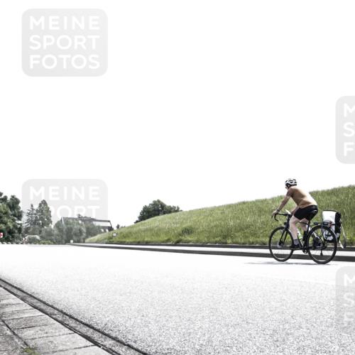 21.06.2026 - 29. Vierlanden-Triathlon H.Heesch http://msf.ph/oto/9900310 21.06.2026 12:58:07 Radfahren 984 meine-sportfotos.de