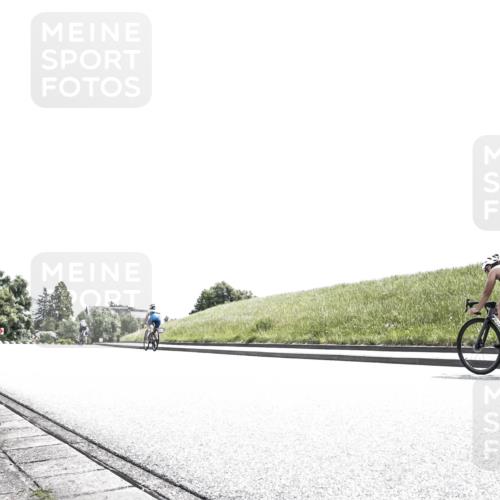 21.06.2026 - 29. Vierlanden-Triathlon H.Heesch http://msf.ph/oto/9900344 21.06.2026 12:59:48 Radfahren 1008, 1011 meine-sportfotos.de
