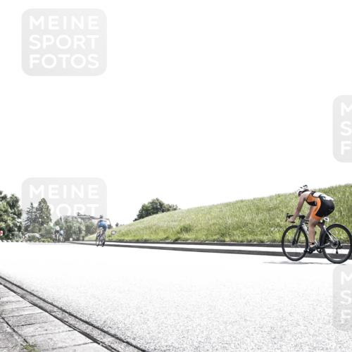 21.06.2026 - 29. Vierlanden-Triathlon H.Heesch http://msf.ph/oto/9900347 21.06.2026 12:59:48 Radfahren 1008, 1011 meine-sportfotos.de
