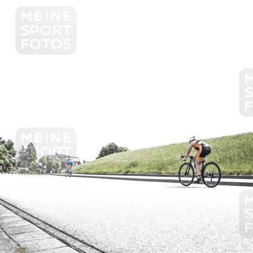 21.06.2026 - 29. Vierlanden-Triathlon H.Heesch http://msf.ph/oto/9900350 21.06.2026 12:59:48 Radfahren 1008, 1011 meine-sportfotos.de