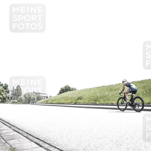 21.06.2026 - 29. Vierlanden-Triathlon H.Heesch http://msf.ph/oto/9900359 21.06.2026 13:00:22 Radfahren  meine-sportfotos.de