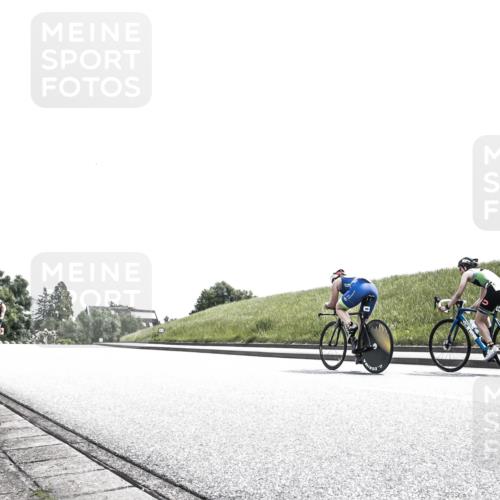 21.06.2026 - 29. Vierlanden-Triathlon H.Heesch http://msf.ph/oto/9900401 21.06.2026 13:02:07 Radfahren 982, 1047, 1065 meine-sportfotos.de