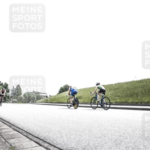 21.06.2026 - 29. Vierlanden-Triathlon H.Heesch http://msf.ph/oto/9900410 21.06.2026 13:02:07 Radfahren 982, 1047, 1065 meine-sportfotos.de