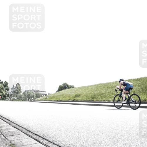 21.06.2026 - 29. Vierlanden-Triathlon H.Heesch http://msf.ph/oto/9900425 21.06.2026 13:02:13 Radfahren 1040, 1065, 1087 meine-sportfotos.de