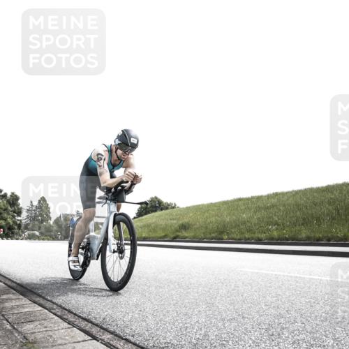 21.06.2026 - 29. Vierlanden-Triathlon H.Heesch http://msf.ph/oto/9900440 21.06.2026 13:03:49 Radfahren 1021, 1053 meine-sportfotos.de