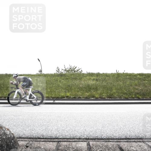 21.06.2026 - 29. Vierlanden-Triathlon H.Heesch http://msf.ph/oto/9900445 21.06.2026 13:27:42 Radfahren 1044, 1059 meine-sportfotos.de