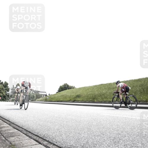 21.06.2026 - 29. Vierlanden-Triathlon H.Heesch http://msf.ph/oto/9900449 21.06.2026 13:03:56 Radfahren 836, 1028, 1092 meine-sportfotos.de