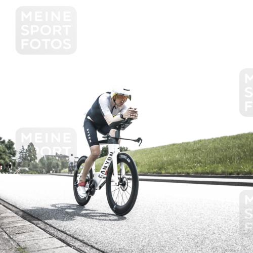 21.06.2026 - 29. Vierlanden-Triathlon H.Heesch http://msf.ph/oto/9900479 21.06.2026 13:05:09 Radfahren 1037, 1061 meine-sportfotos.de