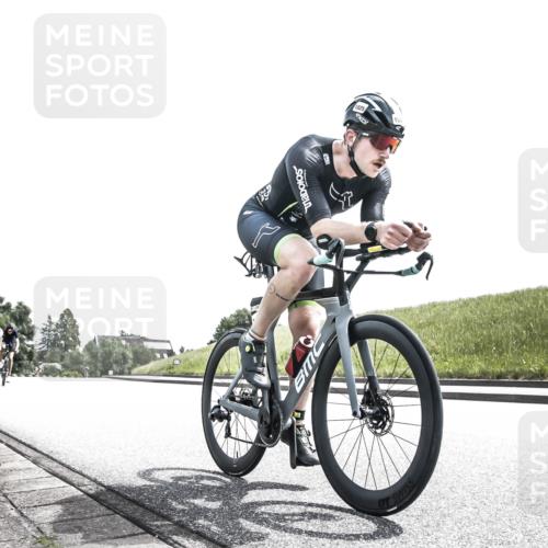 21.06.2026 - 29. Vierlanden-Triathlon H.Heesch http://msf.ph/oto/9900493 21.06.2026 13:05:57 Radfahren 1025, 1058, 1064, 1076, 1086 meine-sportfotos.de
