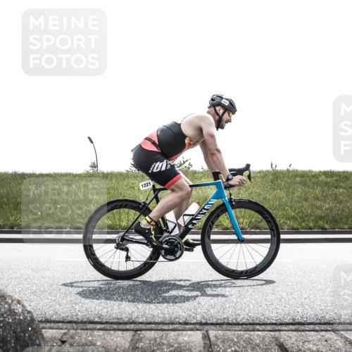 21.06.2026 - 29. Vierlanden-Triathlon H.Heesch http://msf.ph/oto/9900505 21.06.2026 13:30:25 Radfahren 1221 meine-sportfotos.de