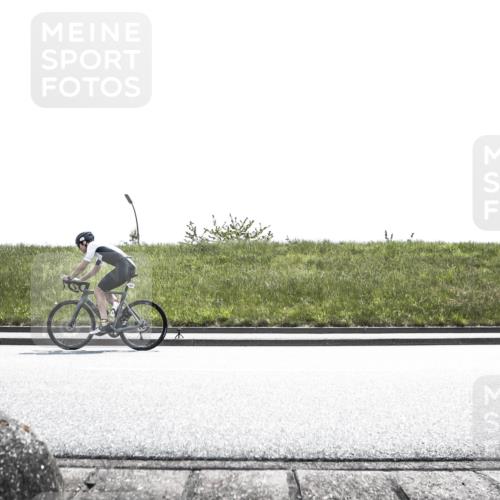 21.06.2026 - 29. Vierlanden-Triathlon H.Heesch http://msf.ph/oto/9900520 21.06.2026 13:31:06 Radfahren 1027, 1032 meine-sportfotos.de