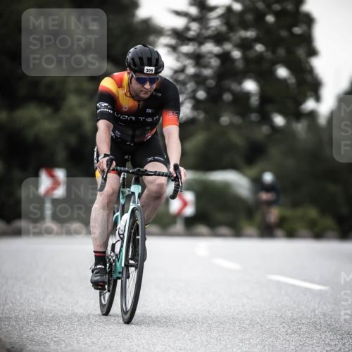 21.06.2026 - 29. Vierlanden-Triathlon H.Heesch http://msf.ph/oto/9900762 21.06.2026 10:09:57 Radfahren 29, 40, 69, 309 meine-sportfotos.de