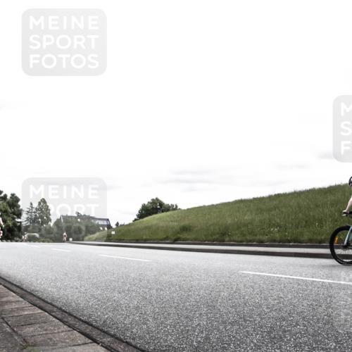 21.06.2026 - 29. Vierlanden-Triathlon H.Heesch http://msf.ph/oto/9900918 21.06.2026 14:58:46 Radfahren 1320, 1321 meine-sportfotos.de