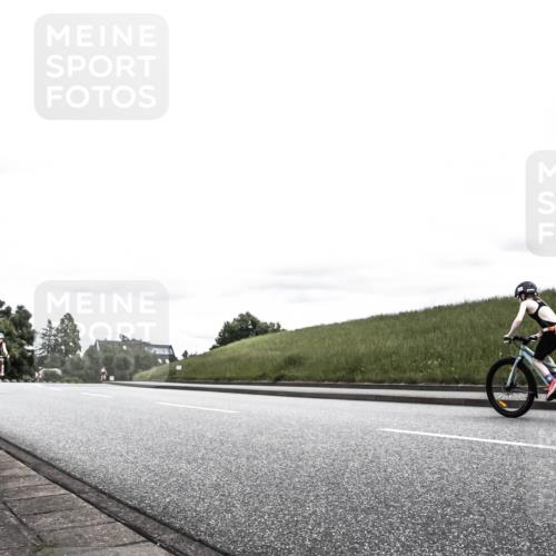21.06.2026 - 29. Vierlanden-Triathlon H.Heesch http://msf.ph/oto/9900921 21.06.2026 14:58:46 Radfahren 1320, 1321 meine-sportfotos.de