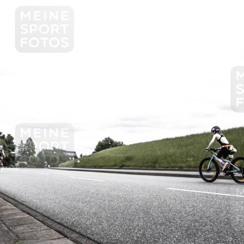 21.06.2026 - 29. Vierlanden-Triathlon H.Heesch http://msf.ph/oto/9900924 21.06.2026 14:58:47 Radfahren 1320, 1321 meine-sportfotos.de