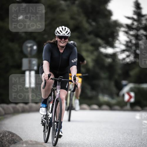 21.06.2026 - 29. Vierlanden-Triathlon H.Heesch http://msf.ph/oto/9901028 21.06.2026 10:10:28 Radfahren 3, 163, 230, 255, 356 meine-sportfotos.de