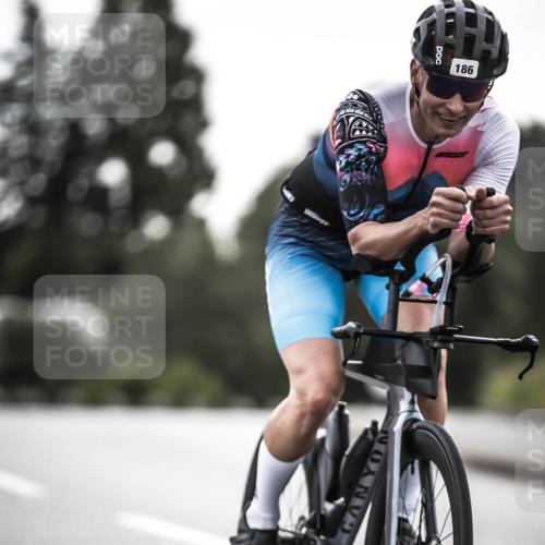 21.06.2026 - 29. Vierlanden-Triathlon H.Heesch http://msf.ph/oto/9901059 21.06.2026 09:29:43 Radfahren 186, 249, 281 meine-sportfotos.de