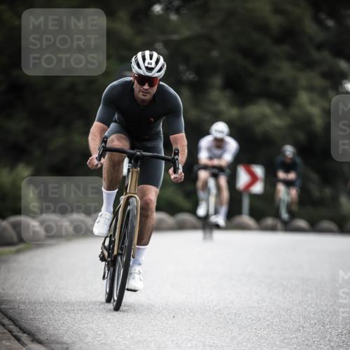 21.06.2026 - 29. Vierlanden-Triathlon H.Heesch http://msf.ph/oto/9901098 21.06.2026 09:29:55 Radfahren 7, 38, 67, 82, 88, 100, 109 meine-sportfotos.de