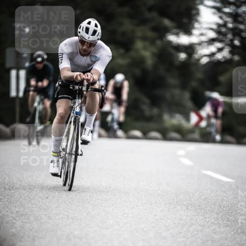 21.06.2026 - 29. Vierlanden-Triathlon H.Heesch http://msf.ph/oto/9901121 21.06.2026 09:29:57 Radfahren 7, 38, 59, 67, 82, 88, 100, 109, 163, 276 meine-sportfotos.de