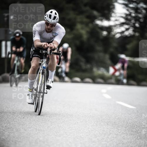 21.06.2026 - 29. Vierlanden-Triathlon H.Heesch http://msf.ph/oto/9901124 21.06.2026 09:29:57 Radfahren 7, 38, 59, 67, 82, 88, 100, 109, 163, 276 meine-sportfotos.de