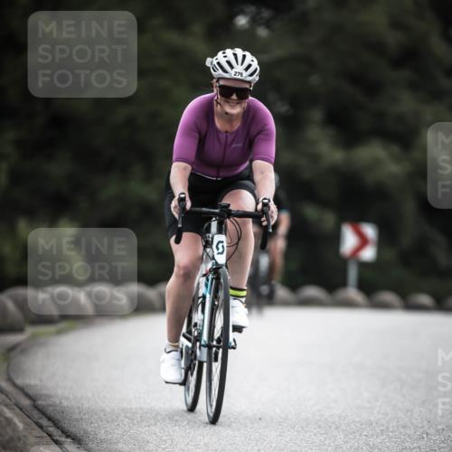 21.06.2026 - 29. Vierlanden-Triathlon H.Heesch http://msf.ph/oto/9901186 21.06.2026 09:30:04 Radfahren 38, 59, 82, 100, 109, 163, 174, 232, 276 meine-sportfotos.de