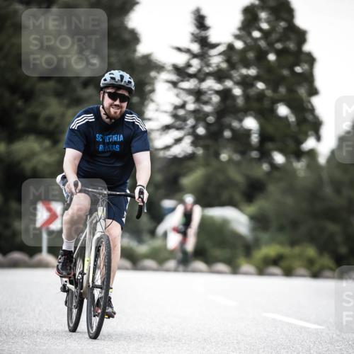 21.06.2026 - 29. Vierlanden-Triathlon H.Heesch http://msf.ph/oto/9901203 21.06.2026 10:11:19 Radfahren 325, 338 meine-sportfotos.de