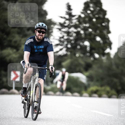 21.06.2026 - 29. Vierlanden-Triathlon H.Heesch http://msf.ph/oto/9901206 21.06.2026 10:11:19 Radfahren 325, 338 meine-sportfotos.de