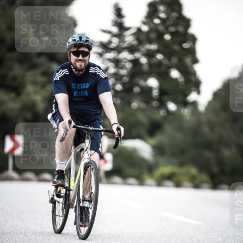 21.06.2026 - 29. Vierlanden-Triathlon H.Heesch http://msf.ph/oto/9901218 21.06.2026 10:11:19 Radfahren 325, 338 meine-sportfotos.de