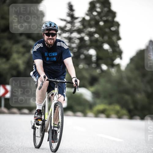 21.06.2026 - 29. Vierlanden-Triathlon H.Heesch http://msf.ph/oto/9901221 21.06.2026 10:11:19 Radfahren 325, 338 meine-sportfotos.de