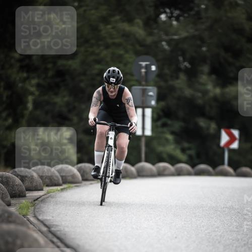 21.06.2026 - 29. Vierlanden-Triathlon H.Heesch http://msf.ph/oto/9901288 21.06.2026 09:30:23 Radfahren 80, 133, 246 meine-sportfotos.de