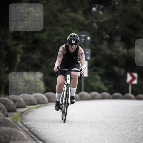 21.06.2026 - 29. Vierlanden-Triathlon H.Heesch http://msf.ph/oto/9901291 21.06.2026 09:30:23 Radfahren 80, 133, 246 meine-sportfotos.de